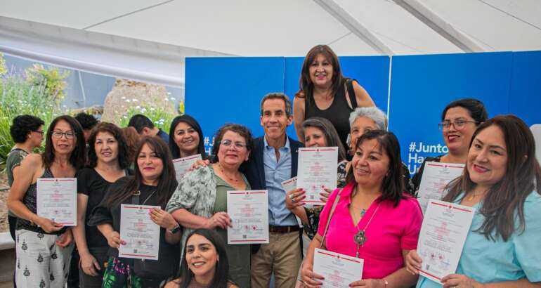 Curso de Primeros Auxilios: Vecinos de la Unión Comunal de Juntas de Lo Barnechea recibieron su certificación